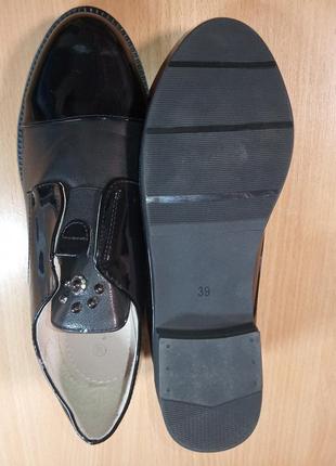 Новые лаковые женские туфли