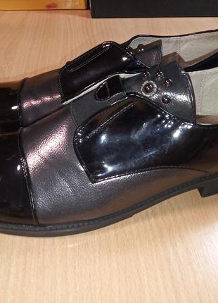 Новые лаковые женские туфли