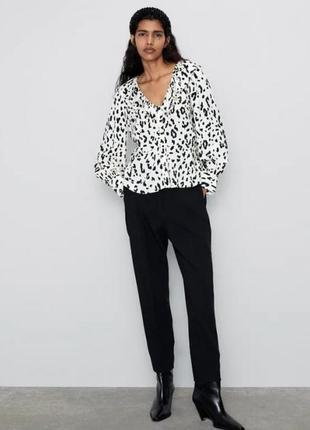 Вишукана блуза  zara з оборкою, віскоза