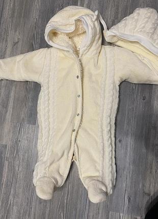 Тепленький комбинезон + шапочка 62 размер