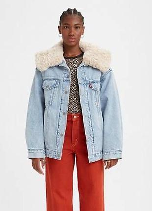 Жіноча джинсова куртка з хутром oversized sherpa trucker jacket | levi’s3 фото