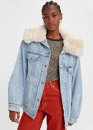 Жіноча джинсова куртка з хутром oversized sherpa trucker jacket | levi’s1 фото