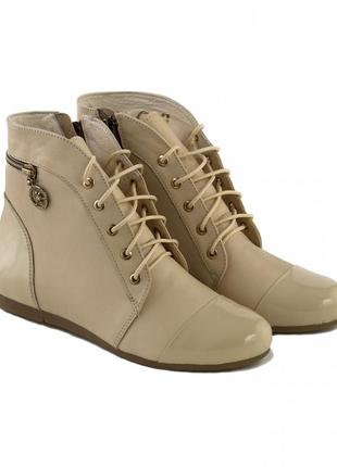 Кожаные ботинки с лаковыми вставками бежевые, черные, натуральная кожа демисезон