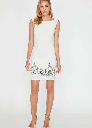 Невероятное платье новое брендовое серебристые нити  белое спинка качелька5 фото