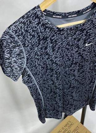 Nike женская спортивная футболка3 фото