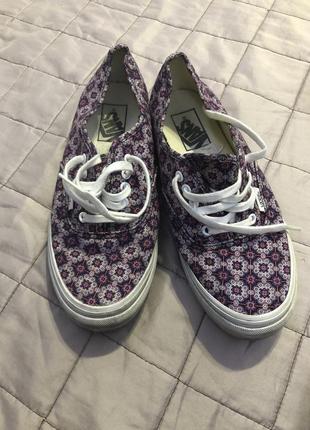 Стильные кеды vans