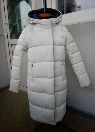 Теплый фабричный зимний пуховик для девочки белого цвета до -30 градусов