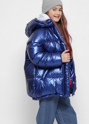 Трендовая блестящая зимняя куртка для девочки7 фото