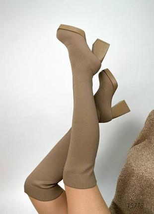 Текстильные сапоги на каблуке: материал: текстиль
внутри: текстиль
каблук: 9см
платформа: 2,5см
высота от пятки: 47см1 фото