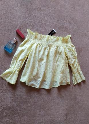 Красивая нежная лимонная хлопковая блуза трапеция со спущенными плечами с перфорацией2 фото
