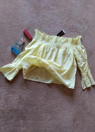 Красивая нежная лимонная хлопковая блуза трапеция со спущенными плечами с перфорацией1 фото