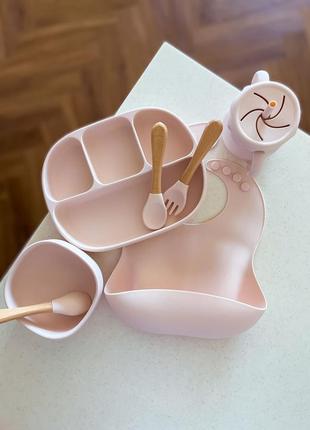 Подарунковий набір дитячого посуду пудра/світло-сірий