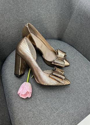 Золотые туфли лодочки с бантиком с эксклюзивной кожи