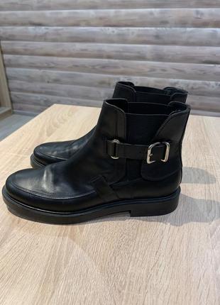 Оригинальные итальянские tod’s. женские кожаные ботинки челси в идеальном состоянии
