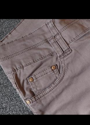 Стильные джинсы скинны пастельно шоколадного цвета2 фото