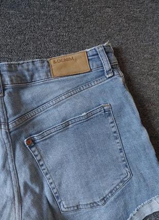 Стильные джинсовые шорты в стиле кэжуал3 фото