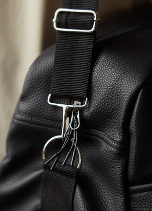 Спортивна сумка з плечовим ременем, чорна з екошкіри в спортзал чоловіча дорожня5 фото