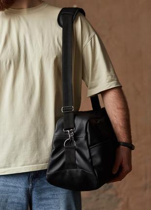 Спортивна сумка з плечовим ременем, чорна з екошкіри в спортзал чоловіча дорожня4 фото