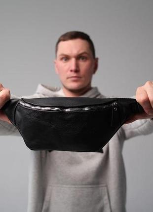 Мужская кожаная бананка сумка на пояс кожаная черная минибэг бельтбэг