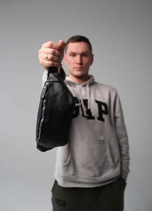 Мужская кожаная бананка сумка на пояс кожаная черная минибэг бельтбэг