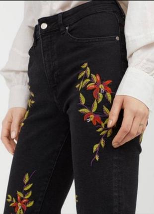 Оригинальные джинсы с вышивкой от бренда h&m 0644288001 разм. 36, 424 фото