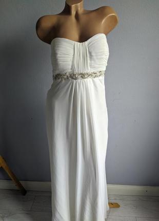 Сукня молочного кольору в античному стилі.