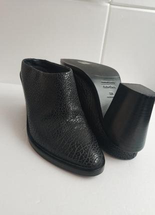 Стильные черные кожаные туфли-мюлы &amp; stories othet3 фото