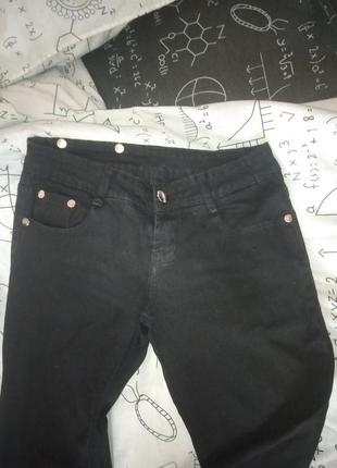 Модні джинси на низькій талії від коліна кльош2 фото