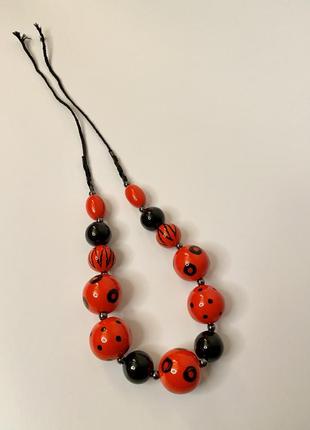 Дерев'яне червоно-чорне намисто на зав'язках, ручна робота3 фото
