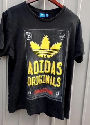 Чоловіча вінтажна футболка adidas.