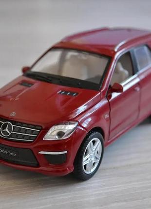 Металева модель машинки mercedes-benz ml 63 amg