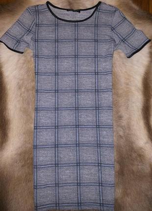 Плаття в клітинку