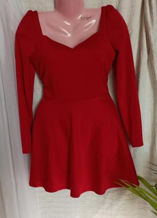 Платье красное