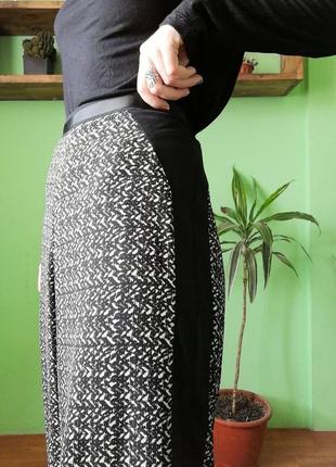 Широкі штани з лампасами