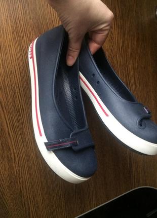 Яркие стильные балетки кеды кроксы crocs