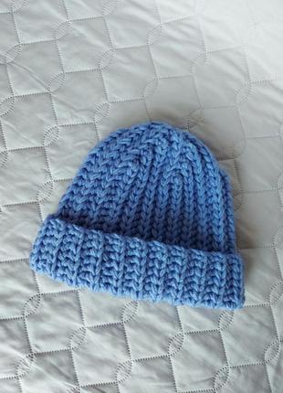 Объемная вязаная голубая шапка, крупная вязка, hand made1 фото