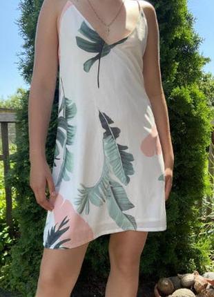 Летнее платье с флористическим принтом1 фото