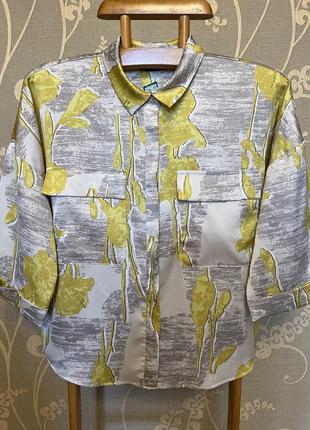 Дуже гарна та стильна брендова блузка.