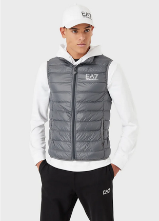 Emporio armani пуховая жилетка /7679/