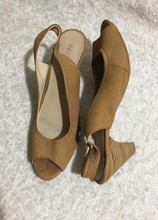 Шкіряні босоніжки