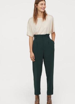 Штани із завищеною талією і зборочками фірми h&amp;m