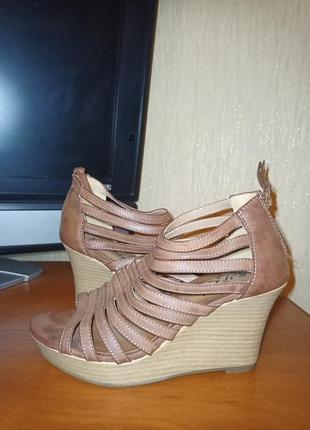 Босоножки женские