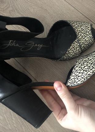 Удобные кожные туфли