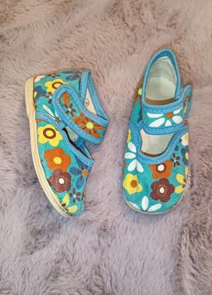 Кімнатні тапочки