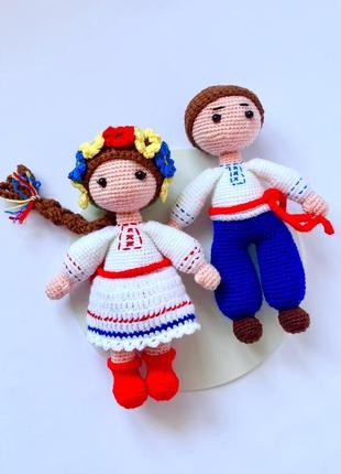 Українка та українець  ляльки патріотичні ручної роботи в’язані гачком1 фото