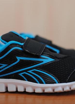 26,5 размер. черные детские кроссовки на липучках reebok. оригинал