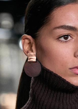 Круглі сережки з натуральної шкіри  , коричневі сережки  мінімалізм зі сріблом з золотом