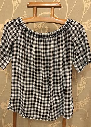 Величезний вибір красивих блуз і сорочок.