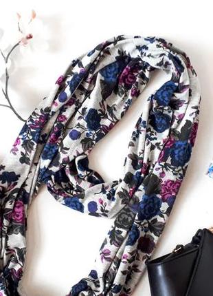 Серый весенний шарф  terranova в цветочный принт розовые и синие цветы хомут4 фото
