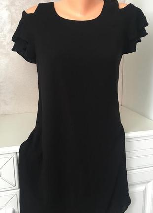 Супер трендовое чёрное платье с рукавами- воланами и открытыми плечами